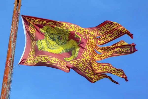 Az olaszországi Velence zászlaja — Stock Fotó