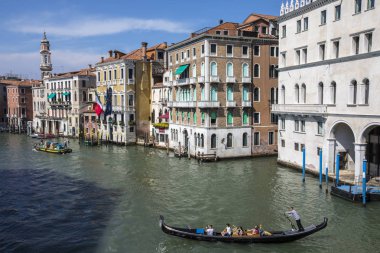 Venedik 'teki Rialto Köprüsü' nden görüntü