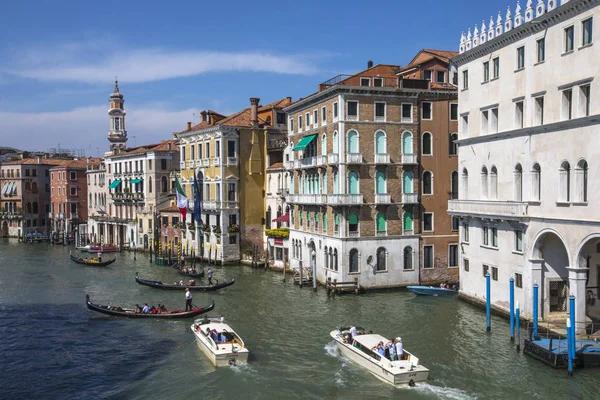 Vue depuis le pont du Rialto à Venise — Photo
