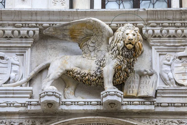 Lion of St. Mark in Venice — Stock Photo, Image