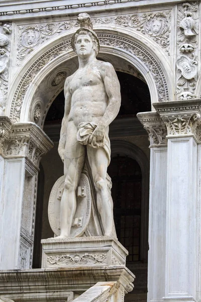 Άγαλμα του Άρη στη Σκάλα των Γίγαντα στη Βενετία — Φωτογραφία Αρχείου