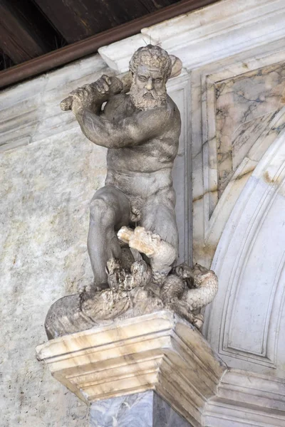 Estatua de Hércules en el Palacio Ducal de Venecia — Foto de Stock