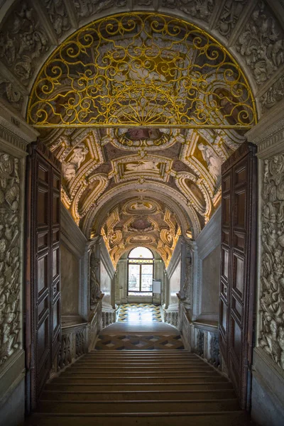 Escadaria dourada no Palácio Doges em Veneza — Fotografia de Stock