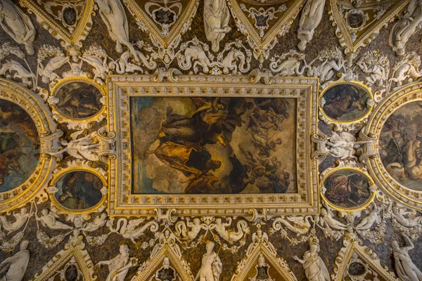 Sala delle Quattro Porte a Palazzo Ducale — Foto Stock