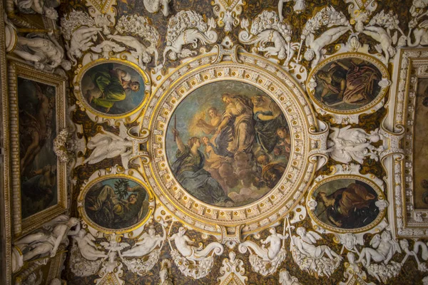 Sala delle Quattro Porte a Palazzo Ducale — Foto Stock