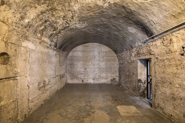 Тюремная камера во дворце Дожей в Венеции — стоковое фото