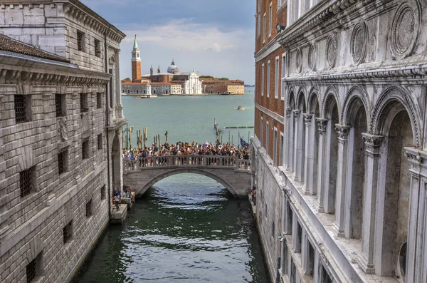 Vue depuis le pont des Soupirs à Venise — Photo
