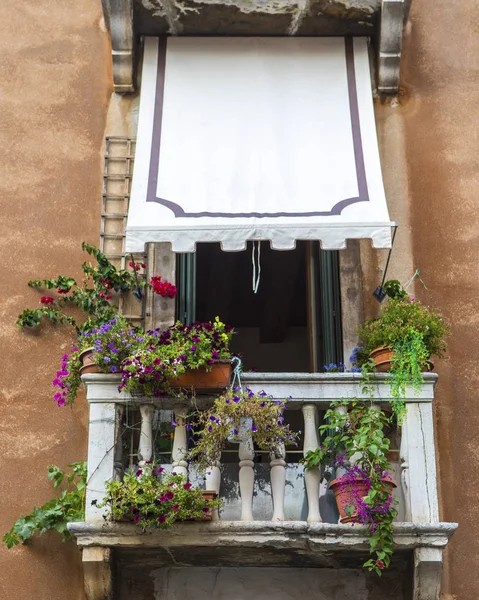 Venetianska balkong — Stockfoto