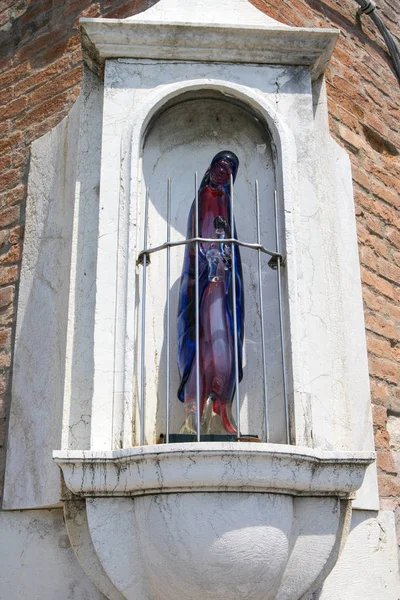 Murano Szklana Rzeźba Dziewicy Maryi i Dzieciątka — Zdjęcie stockowe