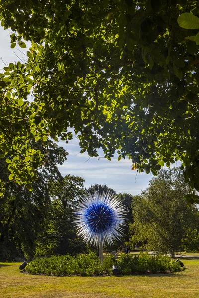 Dandelion Sculpture at Kew Gardens — Stock Photo, Image