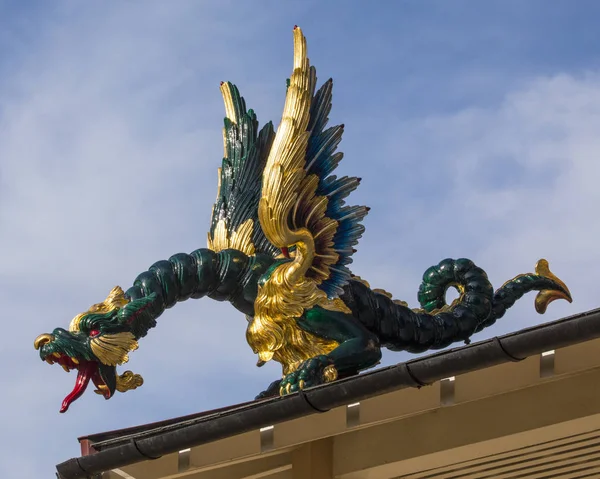 Drachenskulptur auf der großen Pagode in kew gardens — Stockfoto