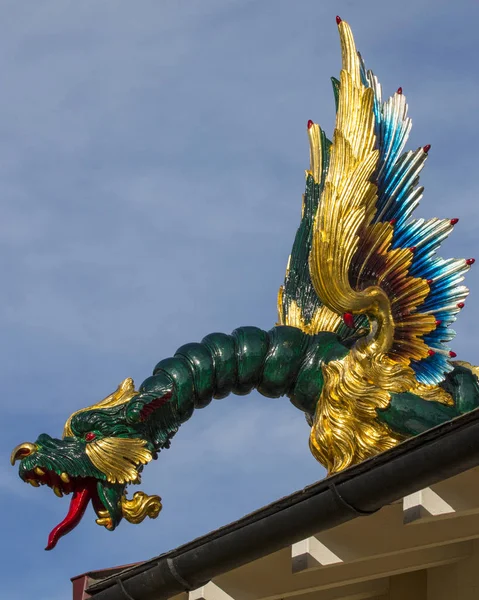 Drachenskulptur auf der großen Pagode in kew gardens — Stockfoto