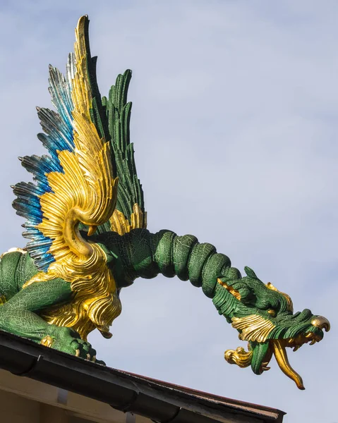 Drachenskulptur auf der großen Pagode in kew gardens — Stockfoto