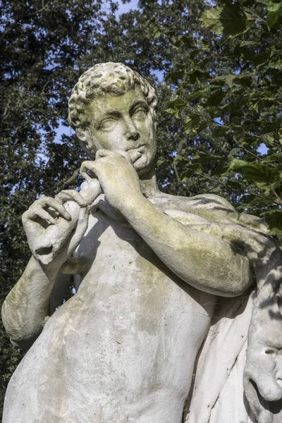 Rzeźba w pałacu Kew — Zdjęcie stockowe