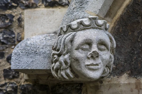 Beeldhouwkunst aan de buitenkant van Waltham Abbey — Stockfoto