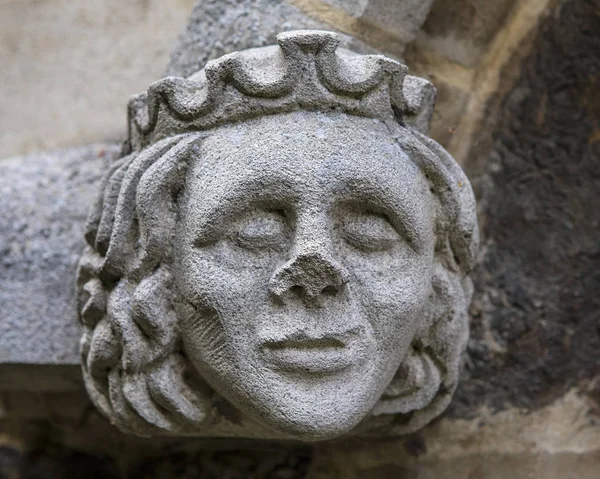 Внешняя скульптура в аббатстве Уолтем — стоковое фото