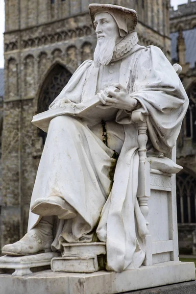 Richard Hooker staty i Exeter — Stockfoto