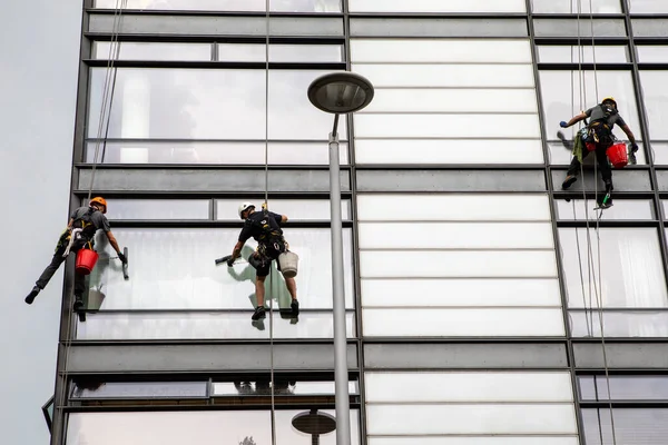 Londres Reino Unido Junio 2020 Window Cleaners Limpia Moderno Edificio — Foto de Stock