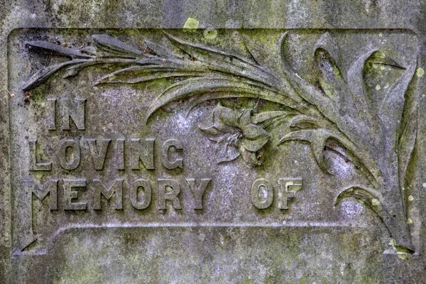 Loving Memory Wyryte Kamiennym Krzyżu Cmentarzu Lub Cmentarzu — Zdjęcie stockowe