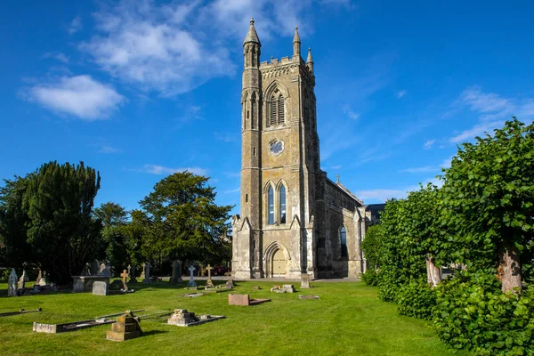 Uitzicht Toren Van Holy Trinity Church Vanaf Het Omliggende Terrein — Stockfoto