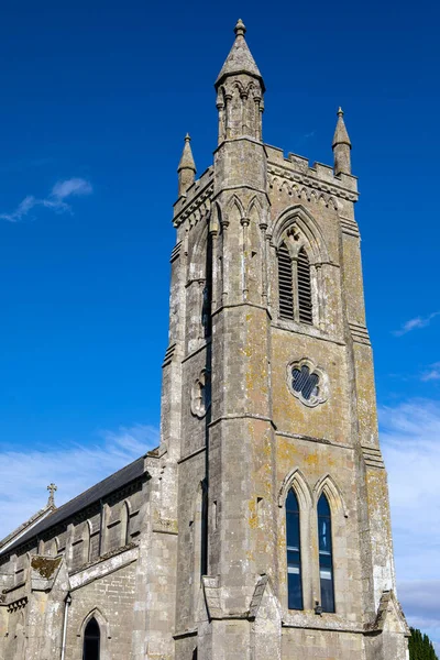 英国多塞特郡Shaftesbury镇的三一教堂塔景观 — 图库照片