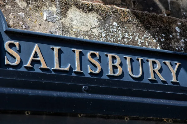 Detailní Záběr Slova Salisbury Historickém Městě Salisbury Wiltshire Velká Británie — Stock fotografie