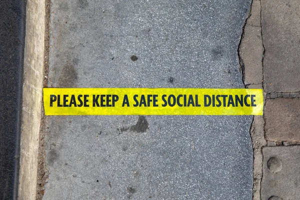 Tape Sign Ground Politely Asking People Keep Social Distance Coronavirus — Stock Photo, Image