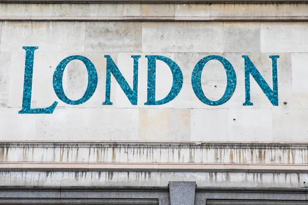 London Storbritannien Augusti 2020 London Stavade Med Blå Mosaikplattor Utsidan — Stockfoto
