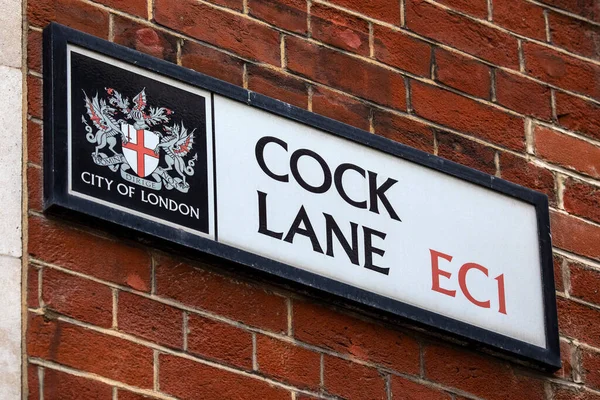 London Storbritannien Augusti 2020 Vägskylt Mot Cock Lane London Storbritannien — Stockfoto