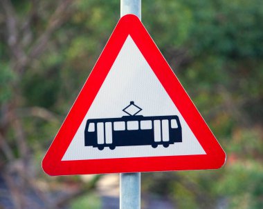 Kuzey Galler 'in deniz kıyısındaki Llandudno kasabasında Büyük Orme Tramvayı olarak bilinen bir tramvay kavşağında bir işaret..