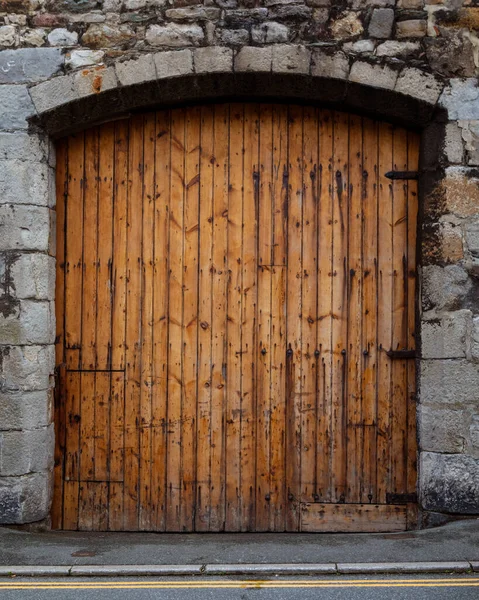 Αυτή Πόρτα Στο Rating Row Στην Πόλη Beaumaris Στην Ουαλία — Φωτογραφία Αρχείου