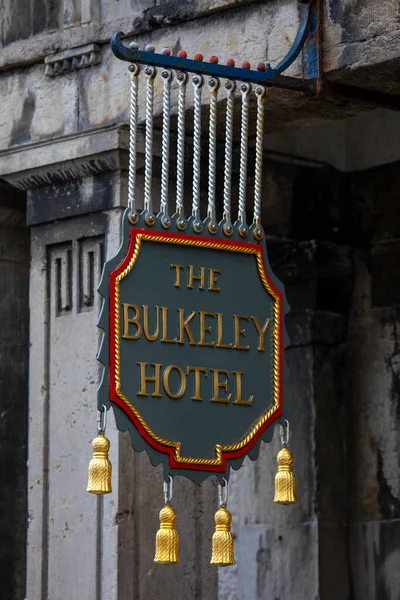 Beaumaris Wales September 2020 Närbild Skylten Utanför Bulkeley Hotel Staden — Stockfoto