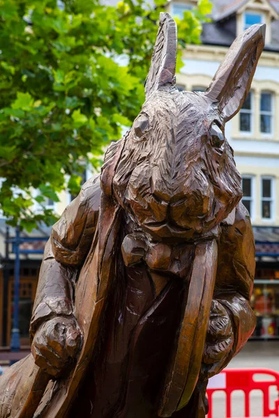 Llandudno Wales September 3Rd 2020 Statue White Rabbit Character Alice — Stock Photo, Image