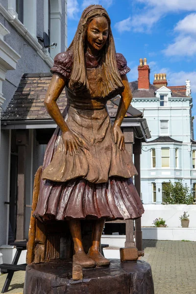 Llandudno País Gales Setembro 2020 Uma Estátua Madeira Alice Uma — Fotografia de Stock