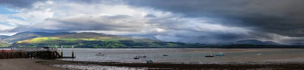 Moody Vista Panorâmica Cidade Beaumaris Ilha Anglesey País Gales Reino — Fotografia de Stock