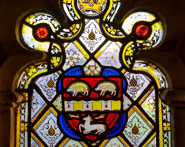 英国格洛斯特 2020年10月1日 英国格洛斯特市格洛斯特大教堂水壶中的彩色玻璃窗户的特写 — 图库照片