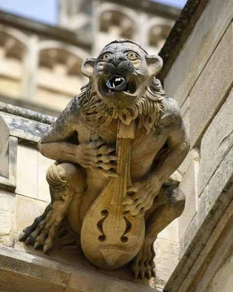 Primer Plano Una Gárgola Ornamentada Bellamente Esculpida Exterior Catedral Gloucester — Foto de Stock