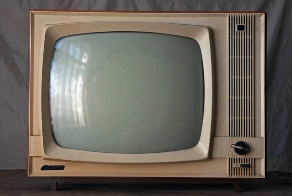 Alter Sowjetischer Retro Fernseher Auf Grauem Hintergrund — Stockfoto