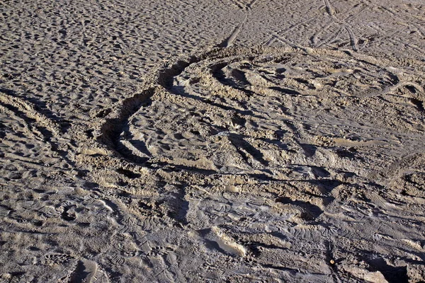 人们在地中海海滩上踩踏沙子 法国阿祖尔 Cote Antibes 很好的写作空间 有选择性的焦点 — 图库照片