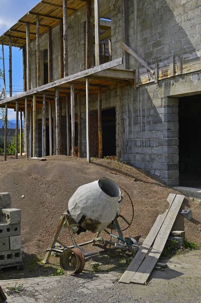 Betonmischer auf der Baustelle — Stockfoto