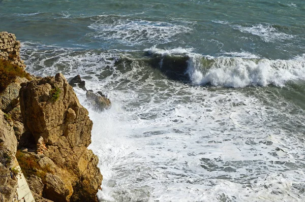 Vagues de mer pendant une tempête — Photo