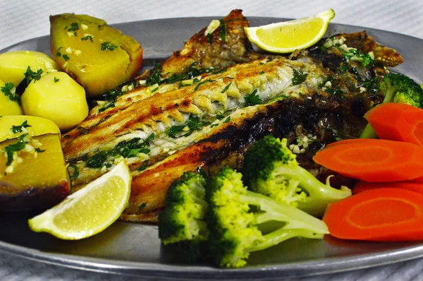 Platos de pescado de Dorada (Sparus aurata ) — Foto de Stock