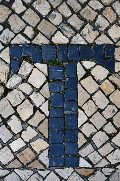 Portugisisk trottoaren av Calcada i form av bokstaven T. lisb — Stockfoto