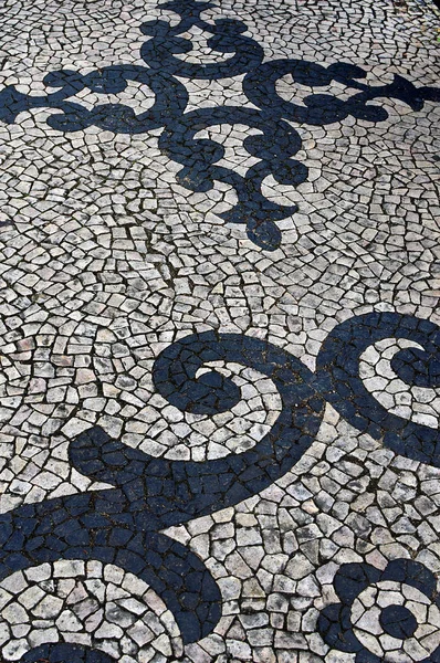 Traditionell portugisisk sten mosaik calcade med basalt och lime — Stockfoto