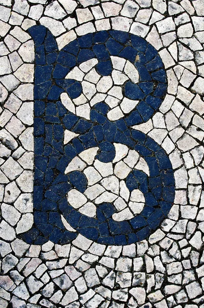 文字Bの形でカルカダのポルトガルの歩道 — ストック写真