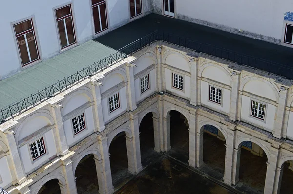 Patio del famoso Monasterio San Vicente de Fora. Lisboa , —  Fotos de Stock