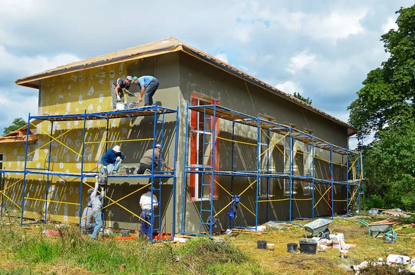 Fertigstellung Der Fassade Des Hauses Nach Größeren Reparaturen Juli 2019 — Stockfoto