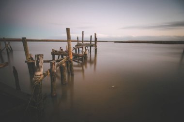 Geniş açılı manzara görüntüsünü Berg Nehri halicinin Güney Afrika West Coast üzerinde eski bir iskele