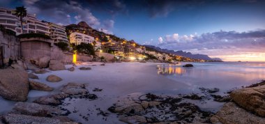 Cape Town Güney Afrika Clifton kıyısında inşa geniş açı manzara resmin üzerine multi dolarlık penthouse Konakları