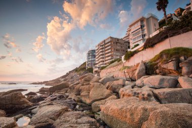 Cape Town Güney Afrika Clifton kıyısında inşa geniş açı manzara resmin üzerine multi dolarlık penthouse Konakları